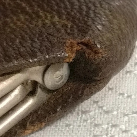 Louis Vuitton - Picture 11 of 13